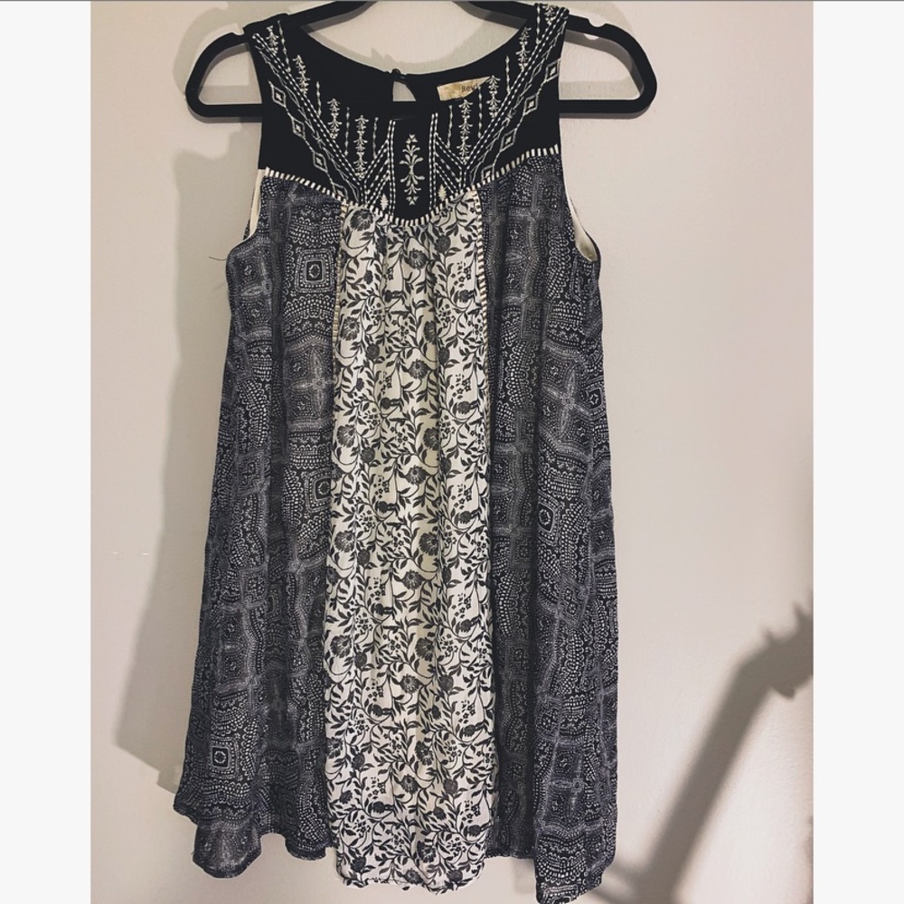 3/$15!! Flowy Summer Dress - Picture 1 of 3